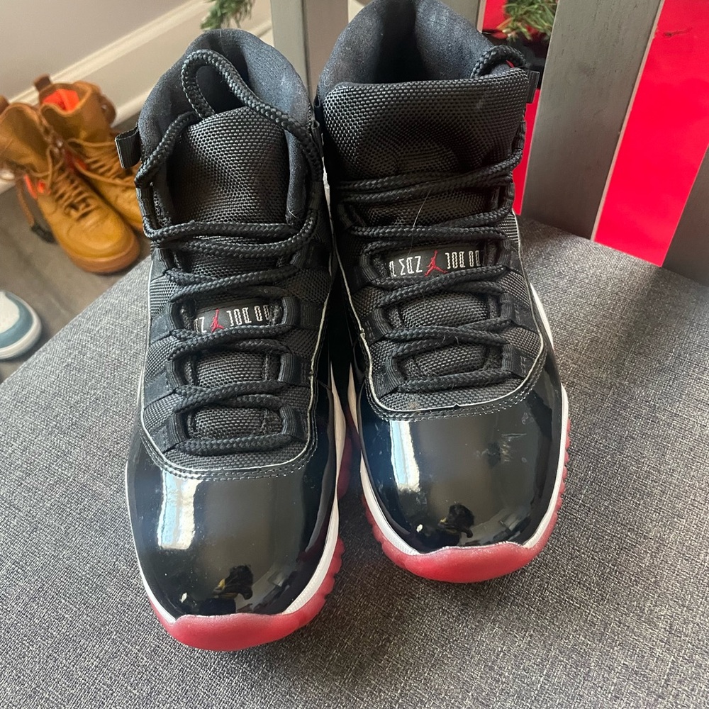 Air Jordan 11 retro Bred. 

Very good condition. Size 6